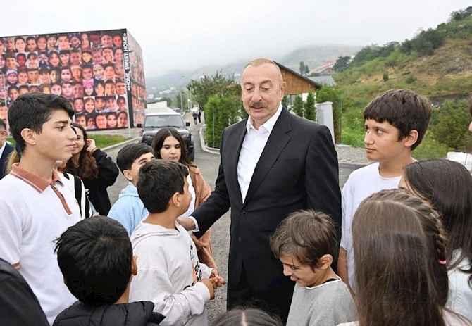 Prezident uşaqlarla... — FOTOLAR Prezident uşaqlarla... — FOTOLAR