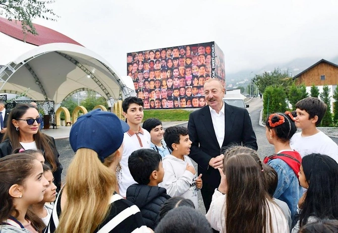 Prezident uşaqlarla... — FOTOLAR Prezident uşaqlarla... — FOTOLAR