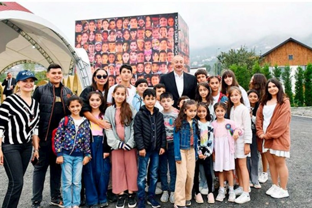 Prezident uşaqlarla... — FOTOLAR
