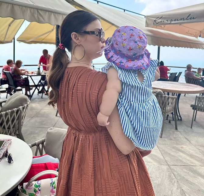 Sevda qızı ilə istirahətdə — FOTOLAR
