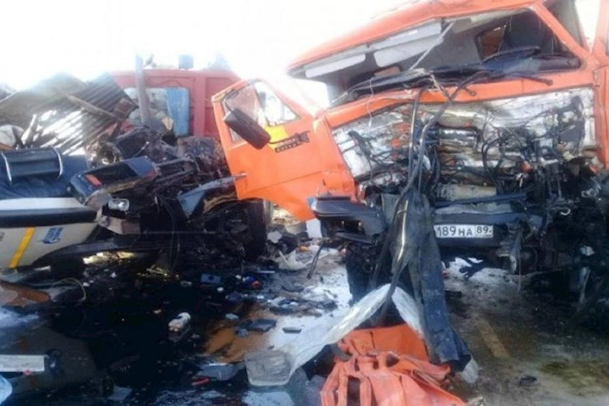 Ağdaşda yük avtomobili “KamAZ”a çırpılıb, ölən var