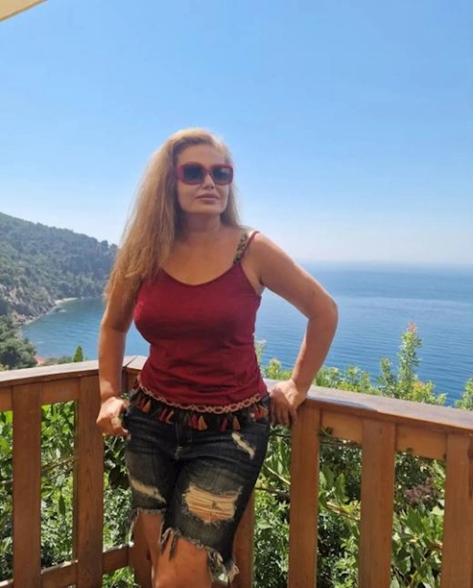 Geyimi müzakirələrə səbəb oldu — FOTOLAR
