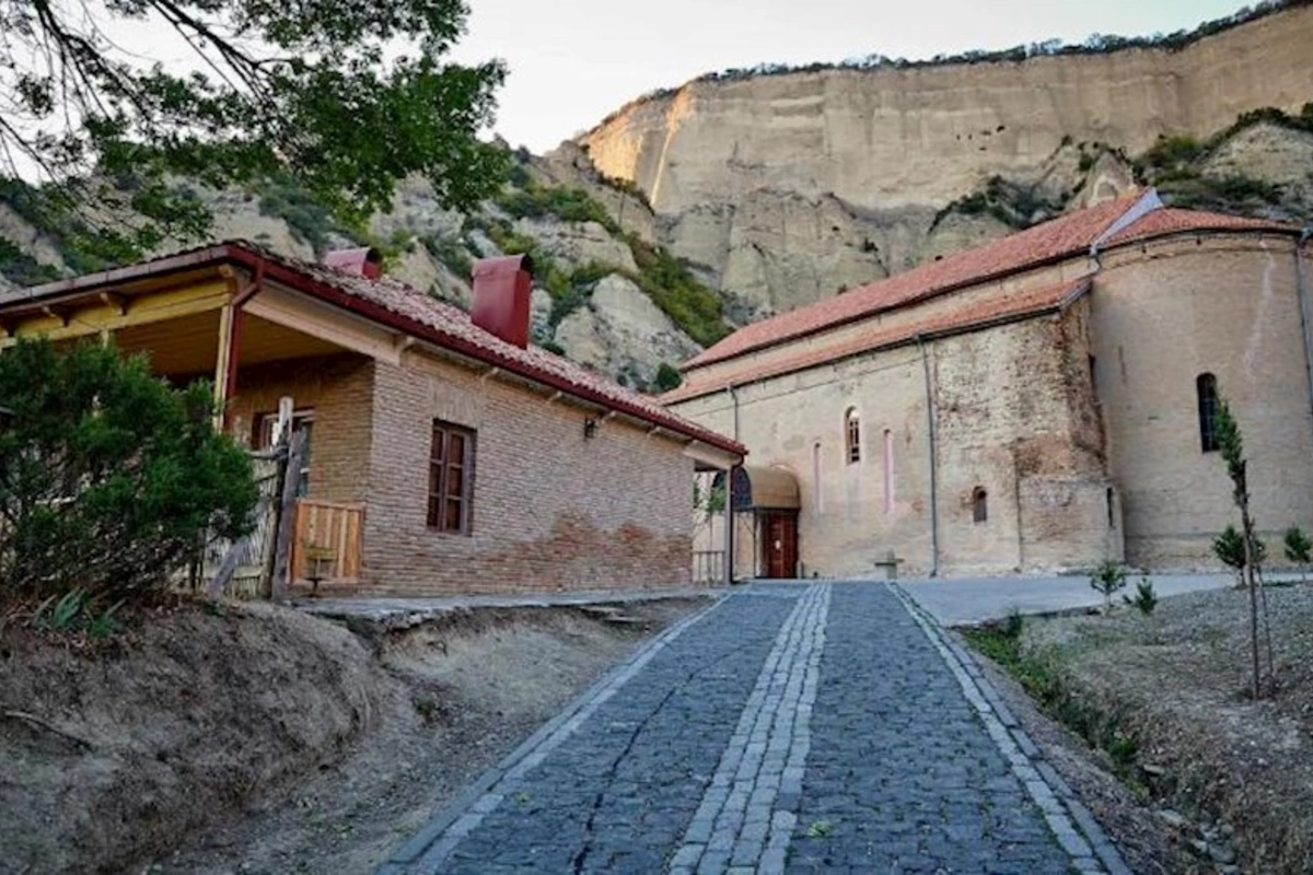 Gürcüstanda monastrın yaxınlığında torpaq sürüşməsi olub