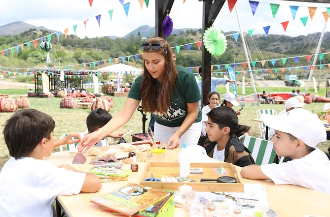 Laçında Uşaq İncəsənət Festivalının yay düşərgəsi keçirildi — FOTOLAR Laçında Uşaq İncəsənət Festivalının yay düşərgəsi keçirildi — FOTOLAR