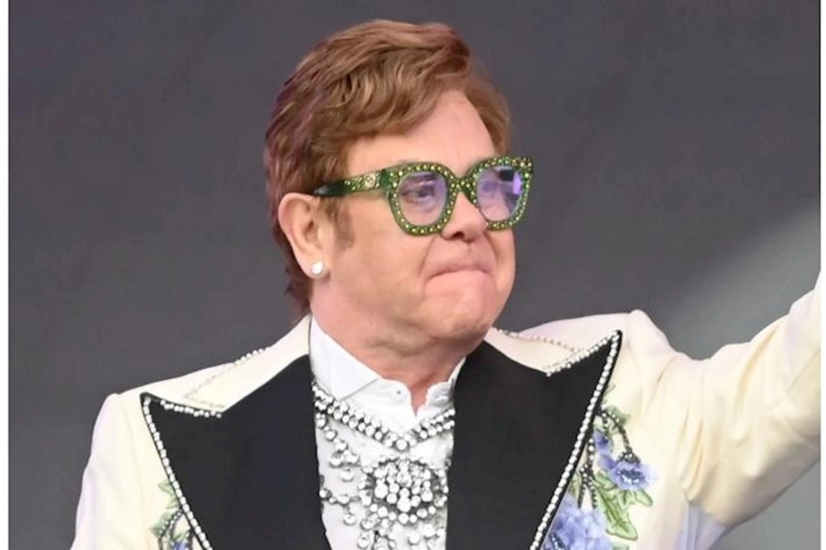 Elton Con xəstəxanaya yerləşdirildi
