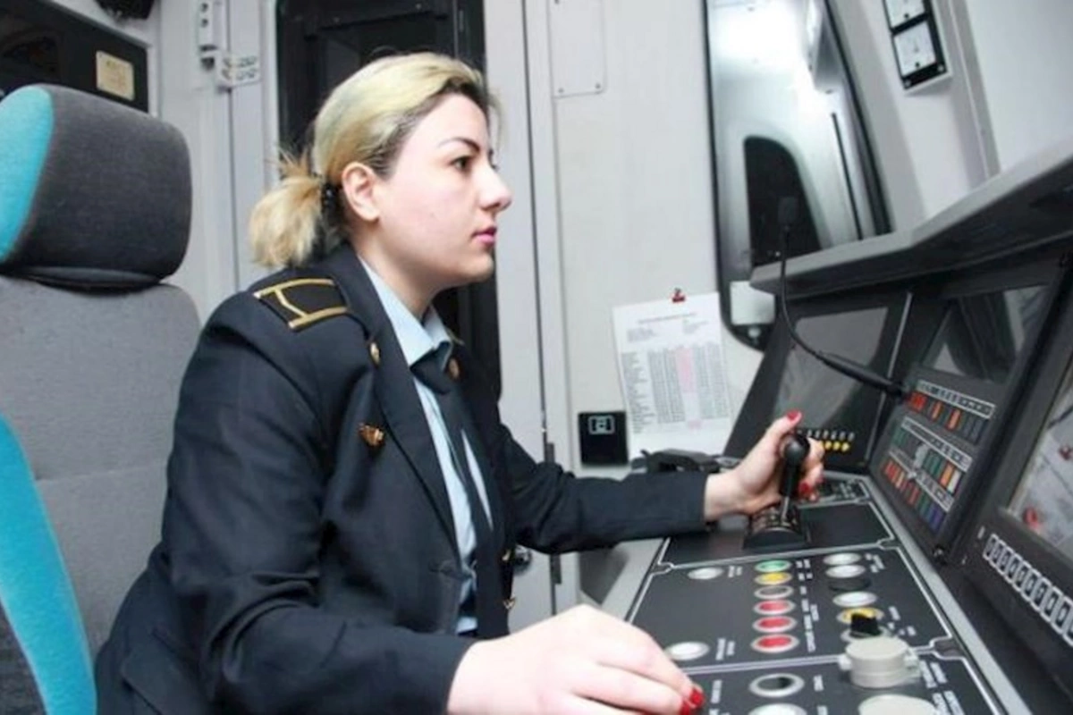 Metronun ilk xanım maşinisti işdən çıxarıldı — VİDEO