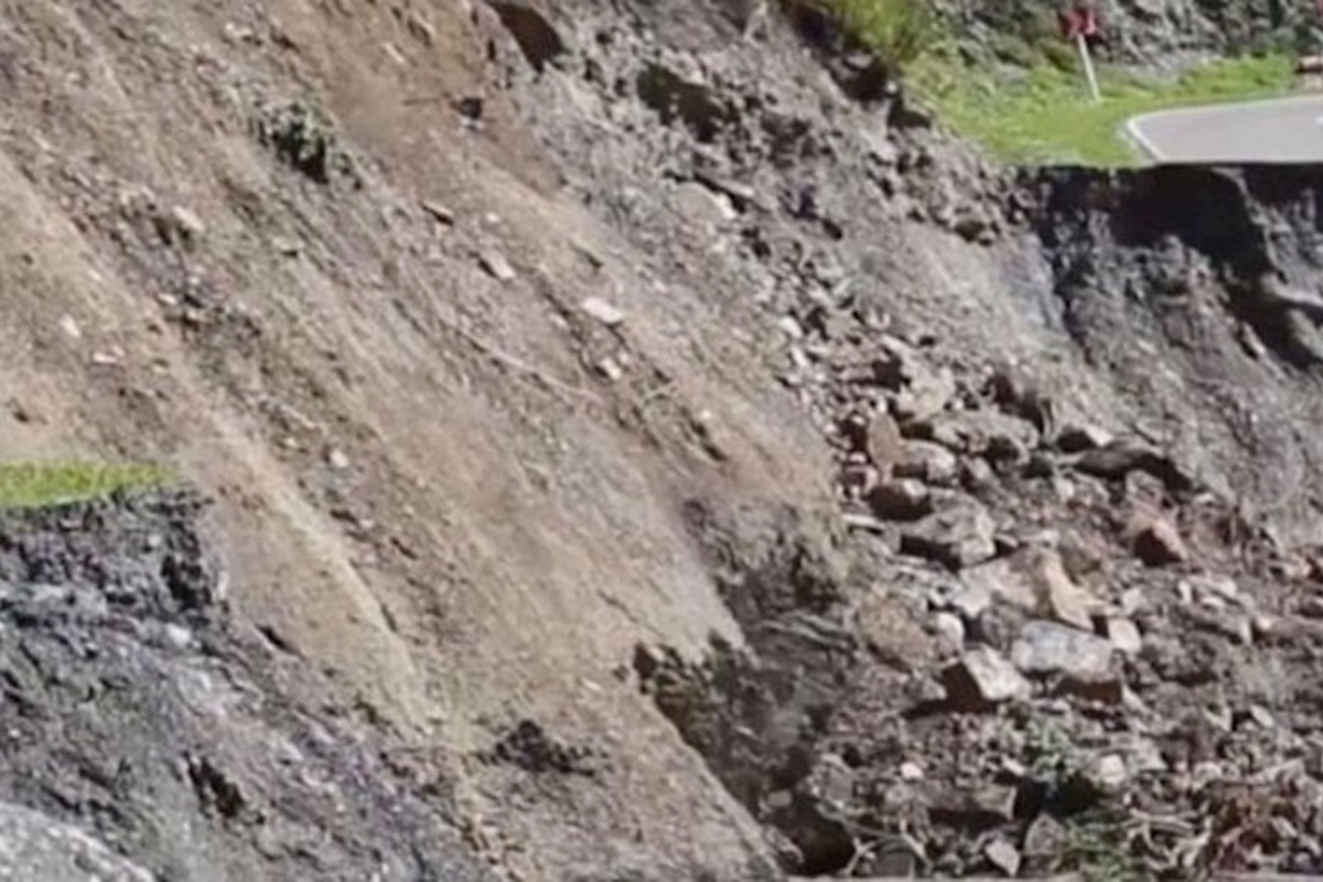 Gürcüstanda torpaq sürüşməsi nəticəsində 16 nəfər ölüb