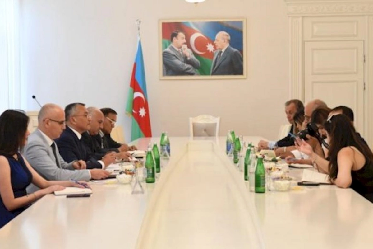Dövlət Komitəsində bir qrup əcnəbi jurnalist və media eksperti ilə görüş keçirildi