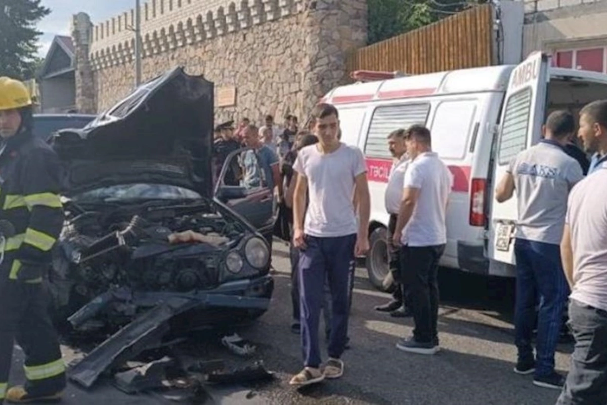 Tovuzda iki maşın toqquşdu: Yaralılar var