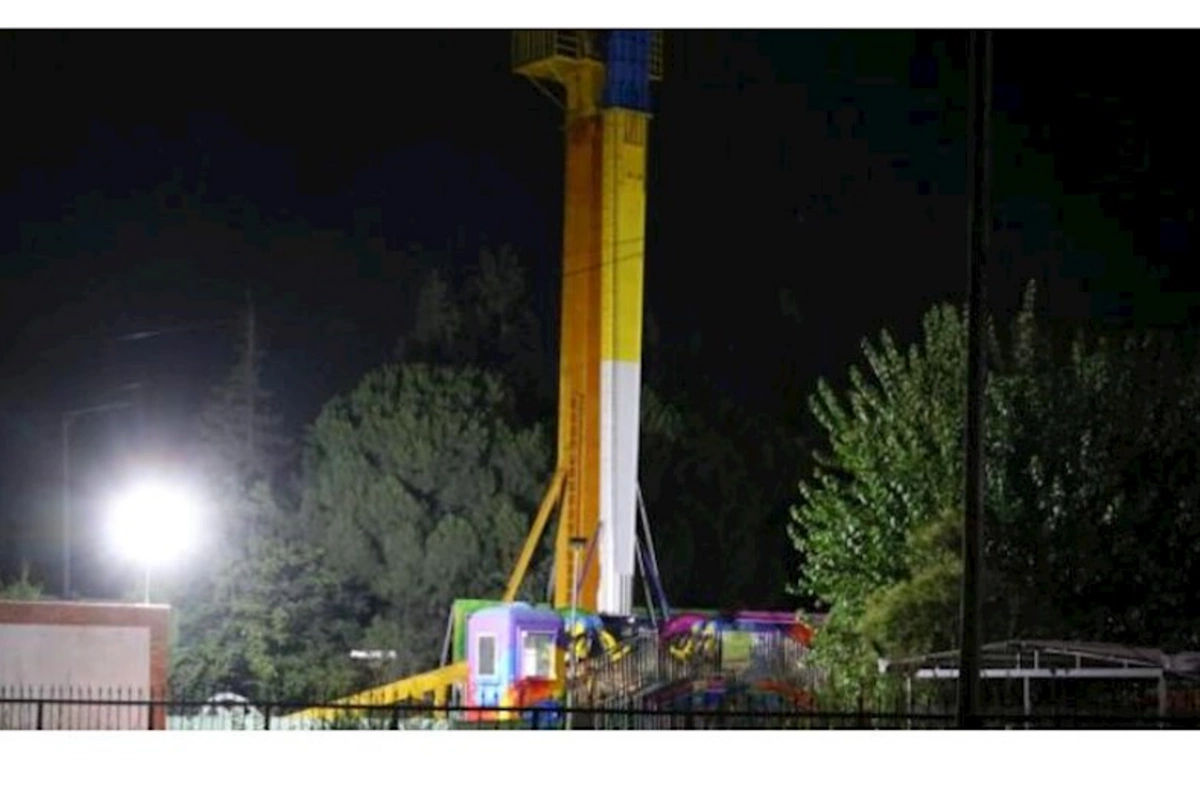 Parkda attraksion ağaca çırpıldı: 6 yaralı