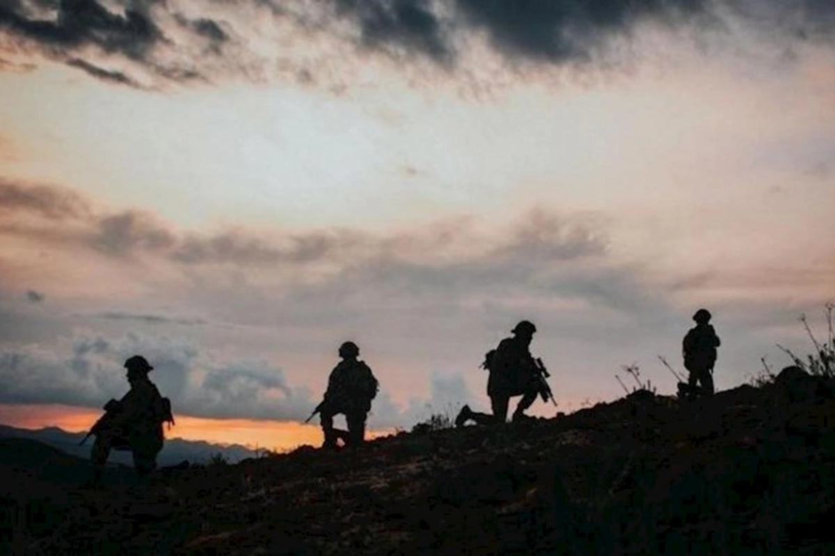 2 PKK terrorçusu Türkiyə hərbçilərinə təslim oldu