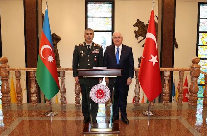 Zakir Həsənov Ankarada türkiyəli həmkarı ilə görüşdü — FOTO Zakir Həsənov Ankarada türkiyəli həmkarı ilə görüşdü — FOTO