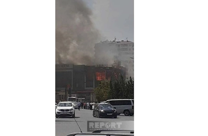 Sumqayıtda məşhur şadlıq sarayı YANIR — FOTOLAR