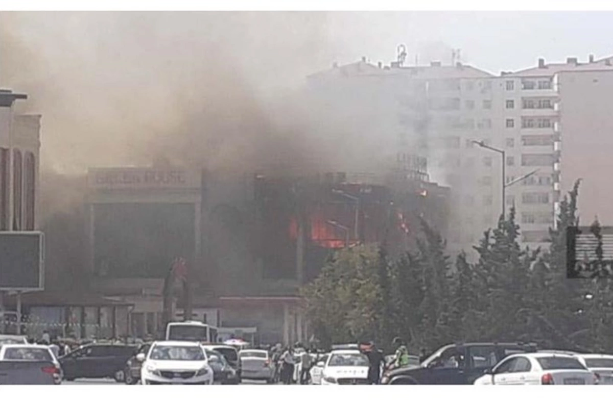 Sumqayıtda məşhur şadlıq sarayı YANIR — FOTOLAR