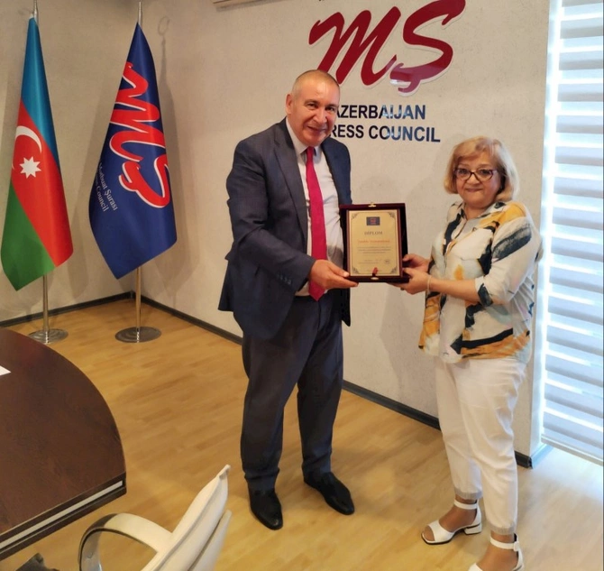 Mətbuat Şurası veteran jurnalistləri təltif edib — FOTOLAR Mətbuat Şurası veteran jurnalistləri təltif edib — FOTOLAR