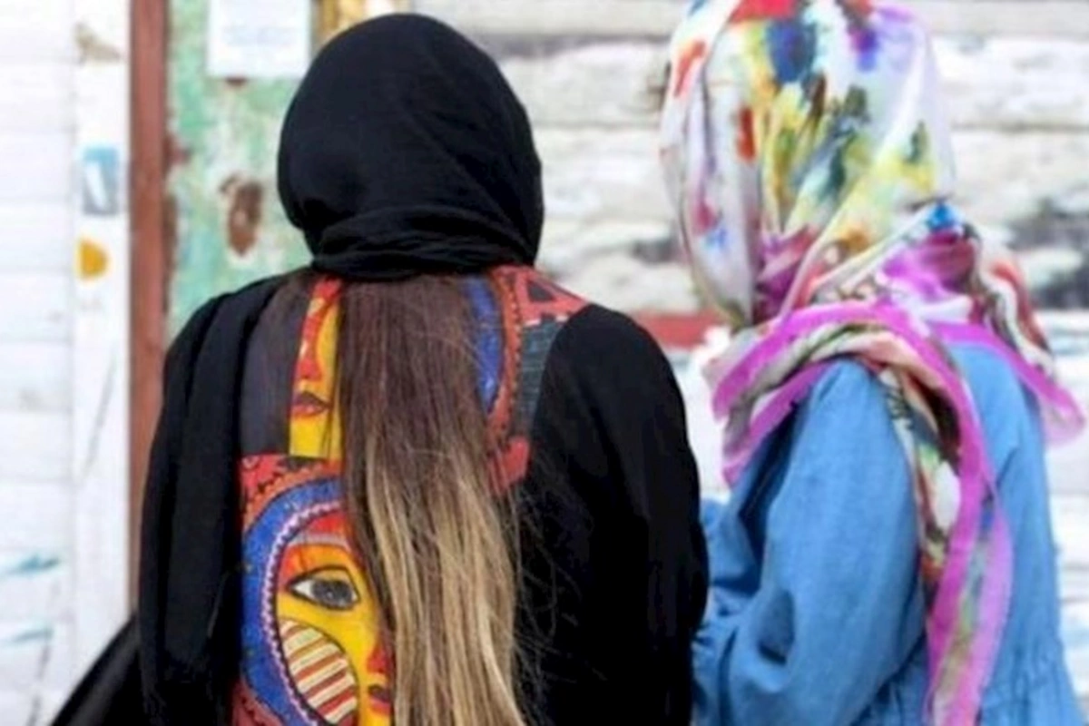 İranda hökumət muzdluları qadınları sıxışdırmaq üçün fəaliyyət göstərirlər — VİDEO