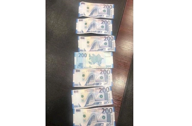 Polis saxta pul paylayan şəxslə bağlı müraciət etdi — FOTOLAR Polis saxta pul paylayan şəxslə bağlı müraciət etdi — FOTOLAR