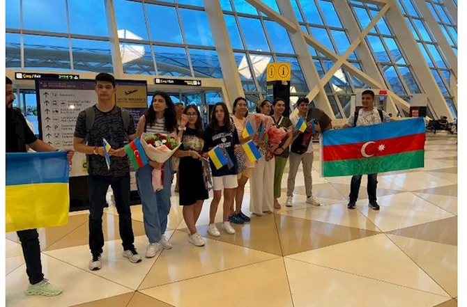 Daha bir qrup ukraynalı uşaq Azərbaycana gətirildi — FOTOLAR Daha bir qrup ukraynalı uşaq Azərbaycana gətirildi — FOTOLAR