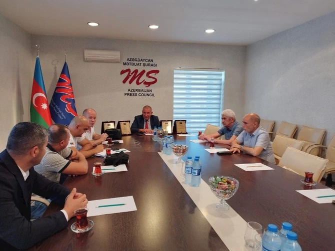 Mətbuat Şurası veteran jurnalistləri təltif edib — FOTOLAR Mətbuat Şurası veteran jurnalistləri təltif edib — FOTOLAR