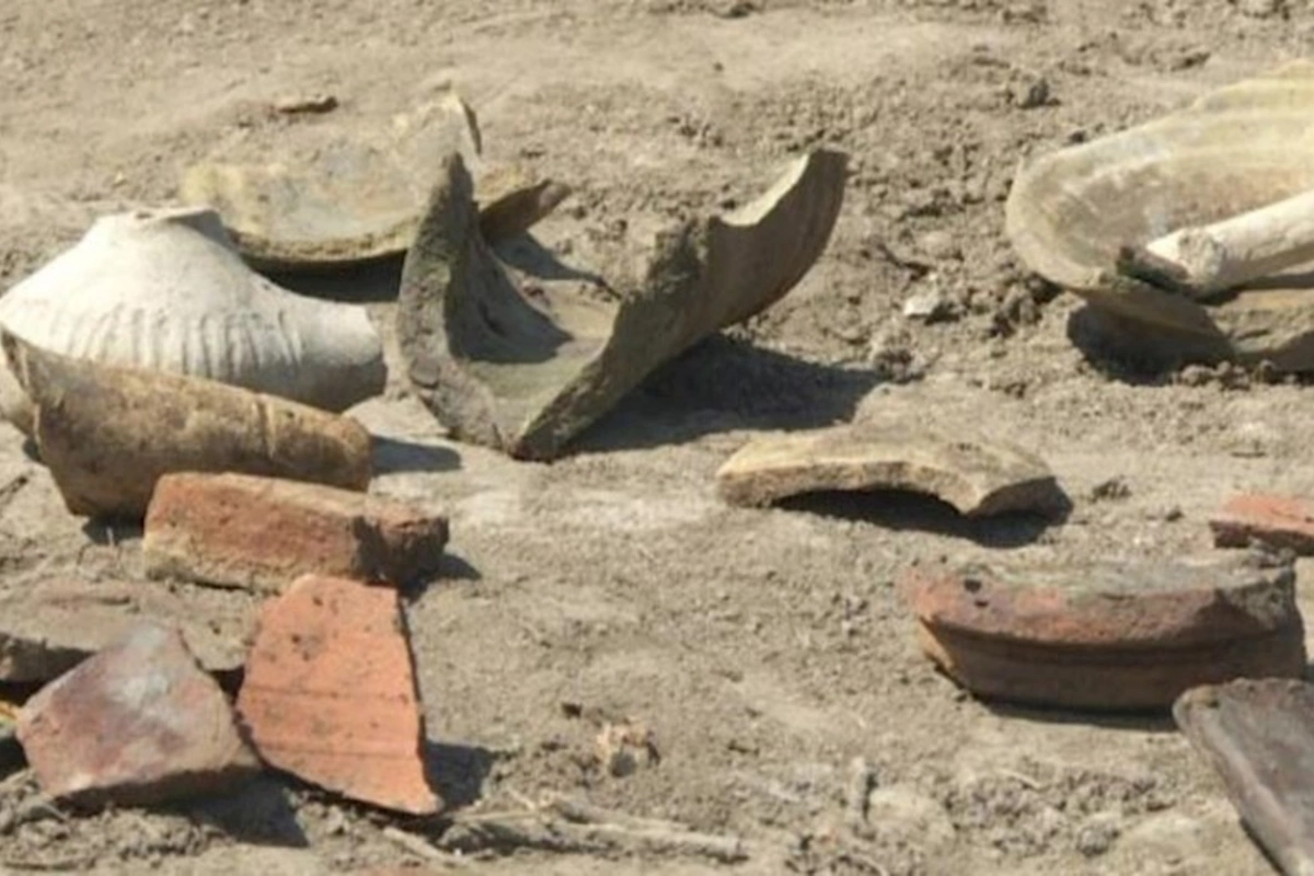 Salyanda orta əsrlərə aid məişət əşyaları aşkarlandı — FOTOLAR