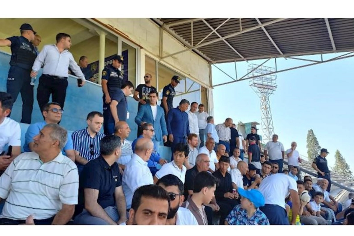 Kəpəzin məşqçisi oyunun gedişində polis şöbəsinə aparıldı