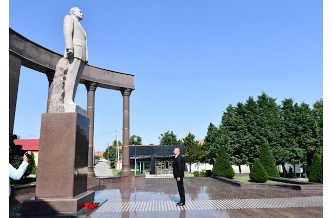 İlham Əliyev Şəmkirdə səfərdədir — FOTOLAR