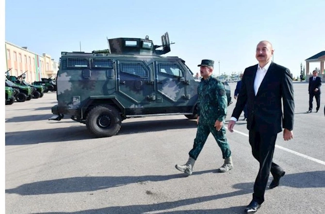 Prezident “Qazax” Əlahiddə Sərhəd Diviziyasının qarnizon kompleksində — FOTO Prezident “Qazax” Əlahiddə Sərhəd Diviziyasının qarnizon kompleksində — FOTO