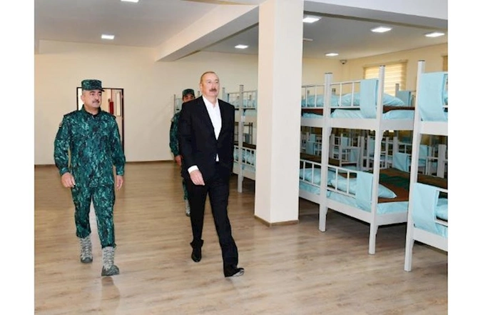 Prezident “Qazax” Əlahiddə Sərhəd Diviziyasının qarnizon kompleksində — FOTO Prezident “Qazax” Əlahiddə Sərhəd Diviziyasının qarnizon kompleksində — FOTO