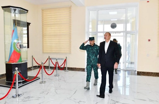 Prezident “Qazax” Əlahiddə Sərhəd Diviziyasının qarnizon kompleksində — FOTO Prezident “Qazax” Əlahiddə Sərhəd Diviziyasının qarnizon kompleksində — FOTO