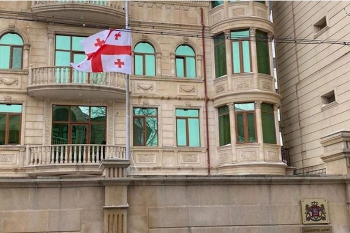 Gürcüstanın Azərbaycandakı səfirliyində bayraq endirildi