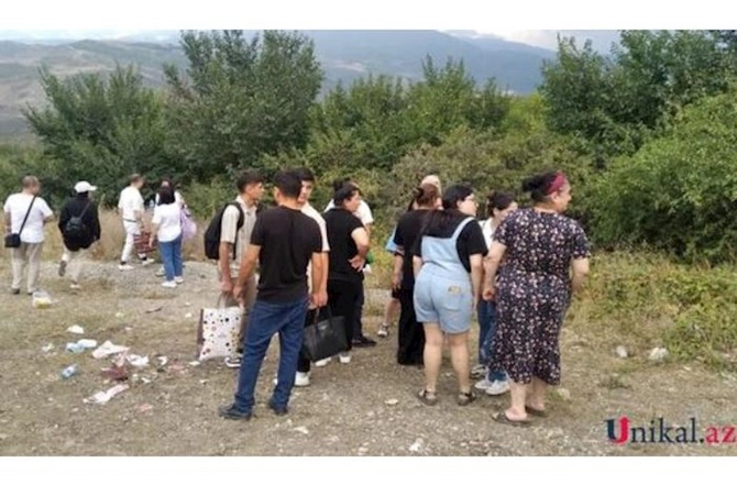Şamaxıda turistləri aparan avtobus qəzaya uğradı: Xəsarət alanlar var