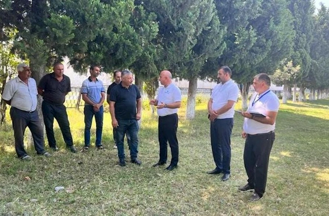 Qarağacı kənd sakinləri Açıq mikrofonda — FOTO Qarağacı kənd sakinləri Açıq mikrofonda — FOTO