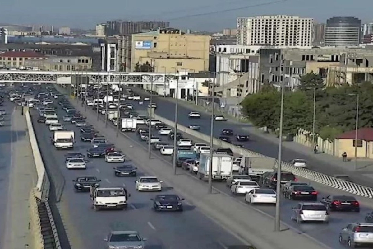 Bakıda sıxlıq olan yollar açıqlandı