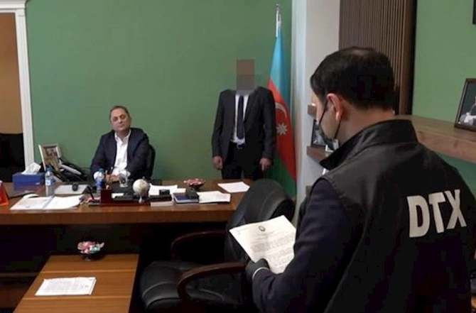 Layihə hazırlayan, şeir yazan, namaza başlayan kim ... — Məmurların “içəri”dəki həyatı