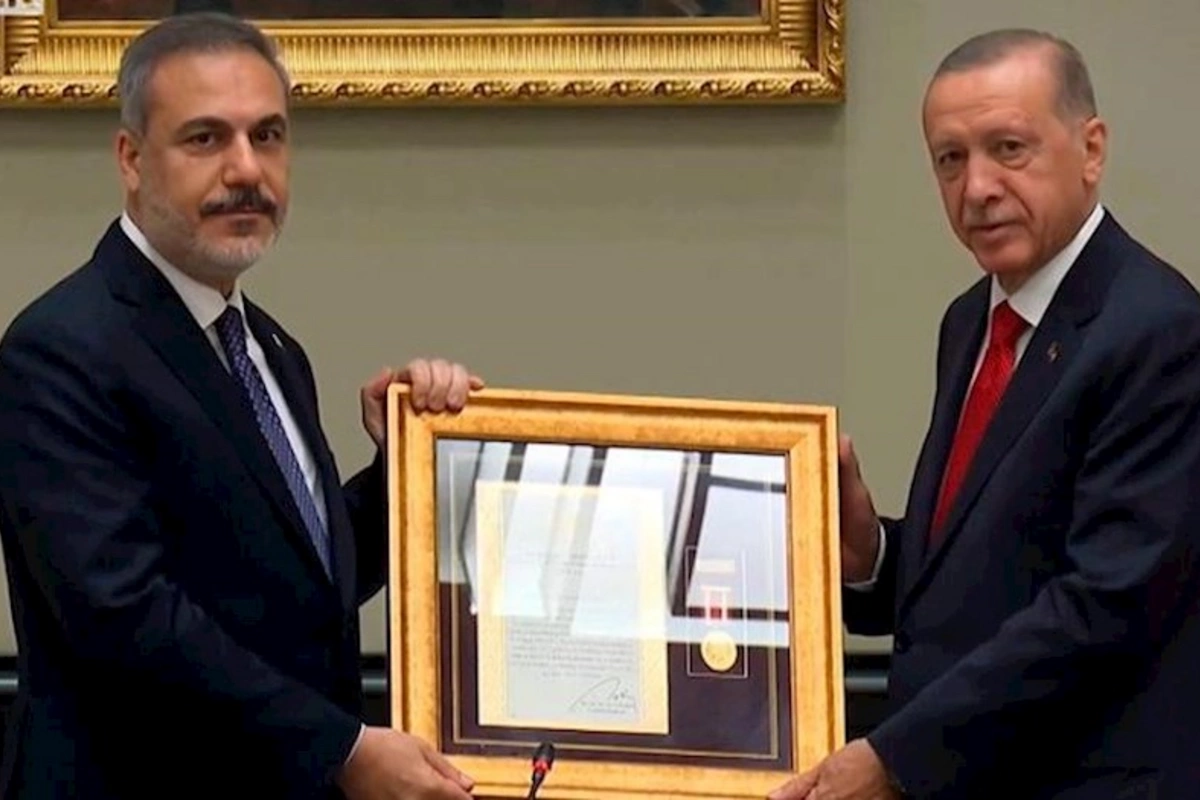 Ərdoğan Hakan Fidanı təltif etdi