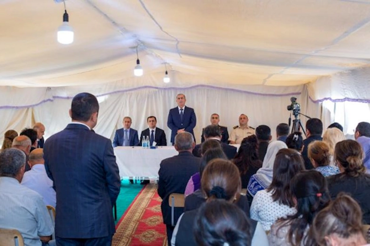 Salyan RİH başçısı Sevindik Hətəmov vətəndaşları qəbul etdi — FOTOLAR