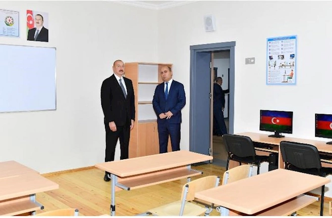 Prezident Xırdalanda yeni məktəbin açılışında — FOTOLAR Prezident Xırdalanda yeni məktəbin açılışında — FOTOLAR