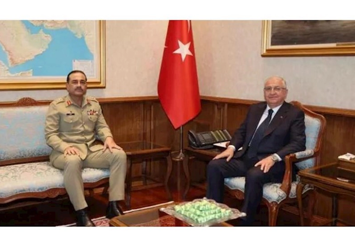 Yaşar Gülər ​​Pakistanın Quru Qoşunları komandanı ilə görüşdü
