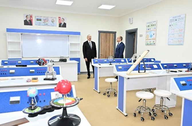 Prezident Xırdalanda yeni məktəbin açılışında — FOTOLAR Prezident Xırdalanda yeni məktəbin açılışında — FOTOLAR
