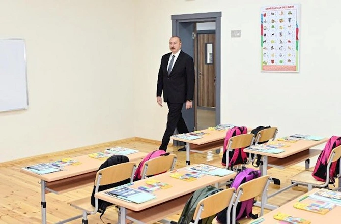 Prezident Xırdalanda yeni məktəbin açılışında — FOTOLAR Prezident Xırdalanda yeni məktəbin açılışında — FOTOLAR
