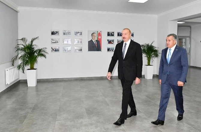 Prezident Xırdalanda yeni məktəbin açılışında — FOTOLAR Prezident Xırdalanda yeni məktəbin açılışında — FOTOLAR