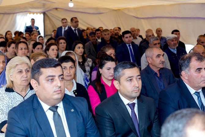 Salyan RİH başçısı Sevindik Hətəmov vətəndaşları qəbul etdi — FOTOLAR