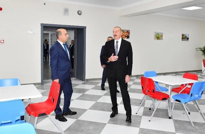 Prezident Xırdalanda yeni məktəbin açılışında — FOTOLAR Prezident Xırdalanda yeni məktəbin açılışında — FOTOLAR