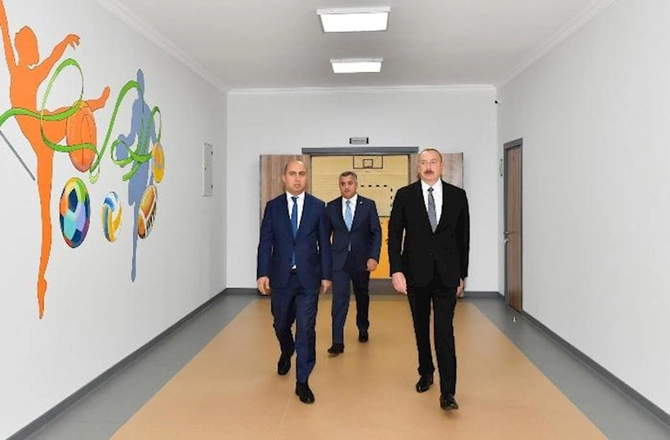 Prezident Xırdalanda yeni məktəbin açılışında — FOTOLAR Prezident Xırdalanda yeni məktəbin açılışında — FOTOLAR