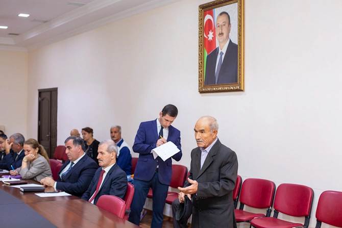 Salyan RİH başçısı vətəndaşları qəbul etdi — FOTOLAR Salyan RİH başçısı vətəndaşları qəbul etdi — FOTOLAR