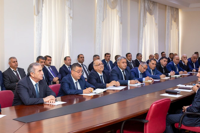 Salyan RİH başçısı vətəndaşları qəbul etdi — FOTOLAR Salyan RİH başçısı vətəndaşları qəbul etdi — FOTOLAR