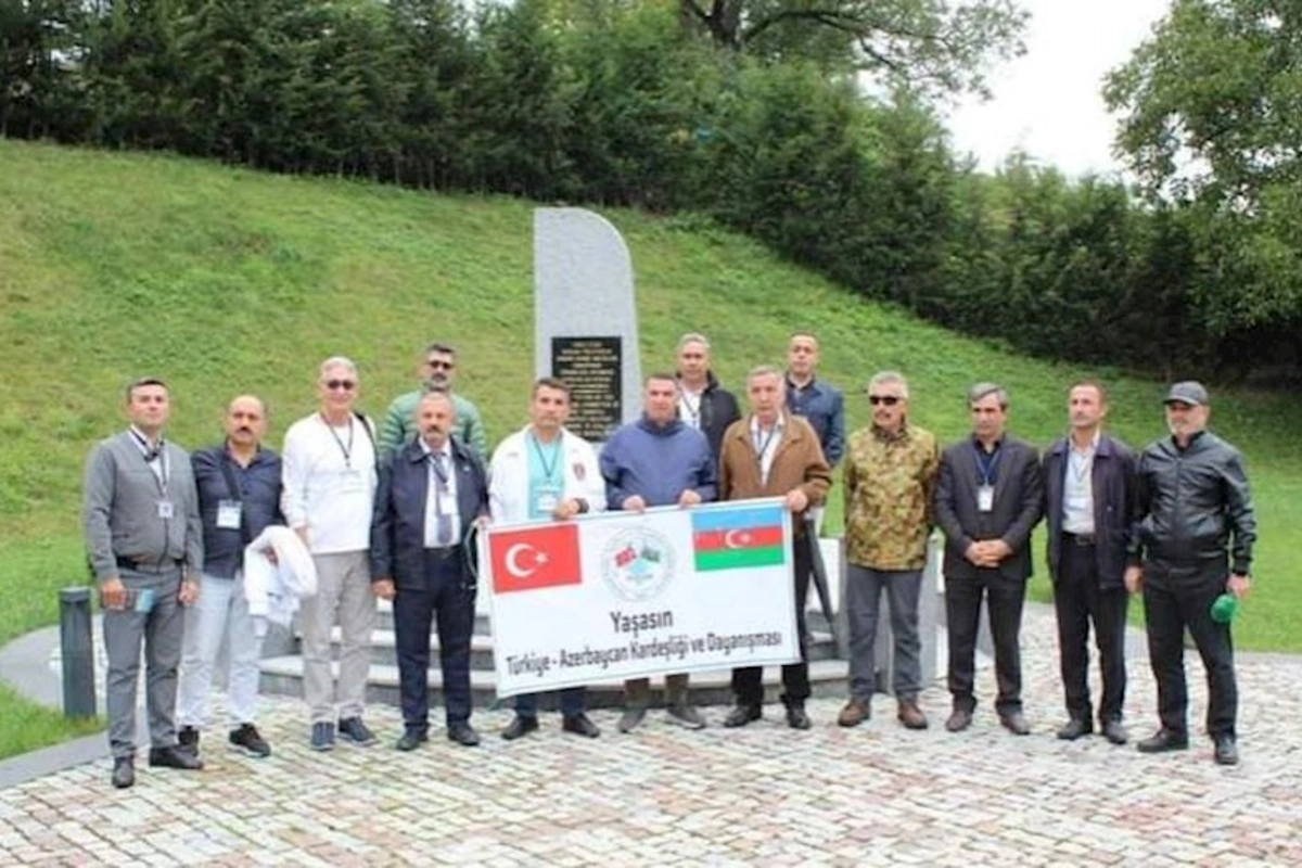 İstanbul Türkiyə-Azərbaycan Dayanışma və Kültür Dərnəyinin üzvləri Quba Soyqırım Memorial Kompleksində — FOTOLAR
