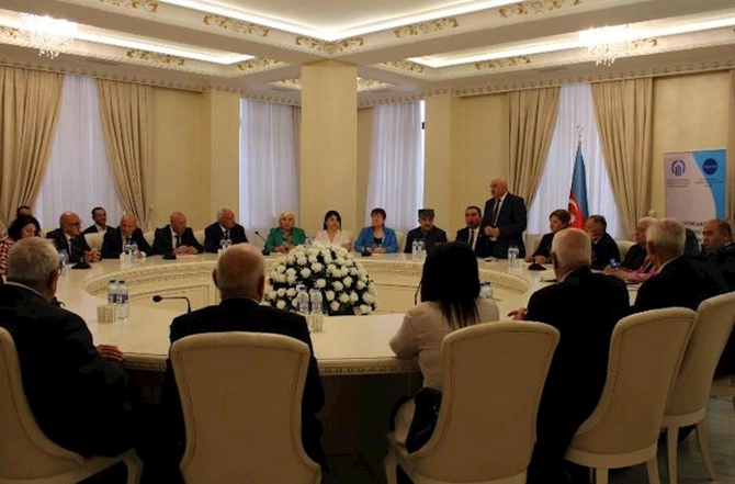 Sumqayıtda ictimai müzakirə keçirildi — FOTOLAR Sumqayıtda ictimai müzakirə keçirildi — FOTOLAR
