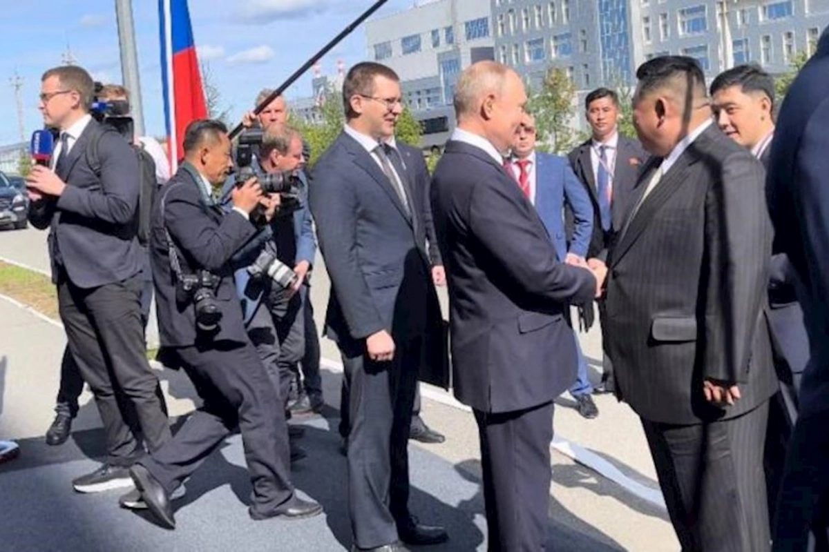 Putin Kim Çen In ilə görüşdü