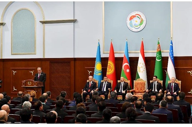 İlham Əliyev Qurbanqulu Berdiməhəmmədovun təltifolunma mərasimində — FOTOLAR